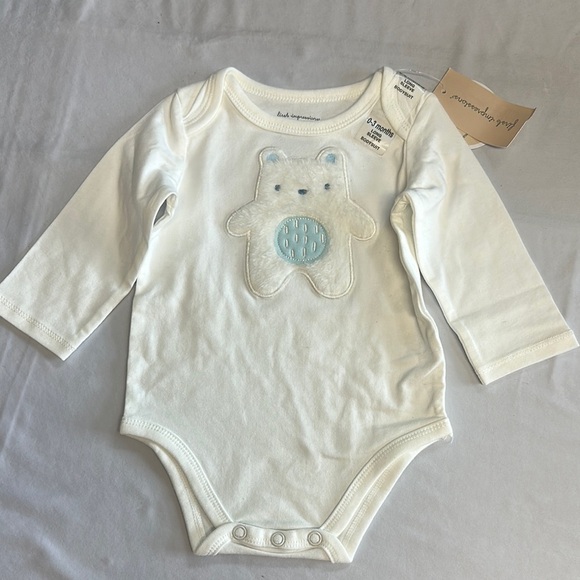 First Impressions - NWT - White and Blue Bodysuit with Bear Design - Picture 1 of 3